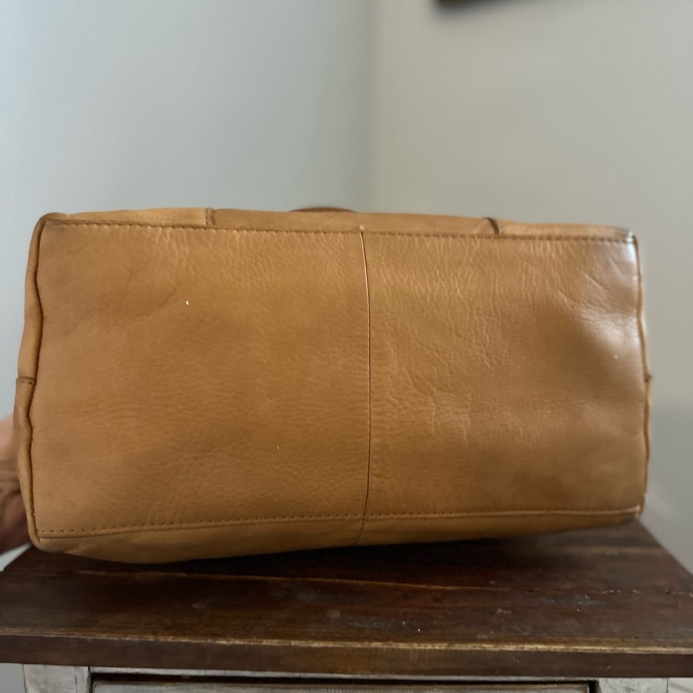American Leather Company Camel Brown Zip Closure Medium Size handbag Purse. - Picture 5 of 15